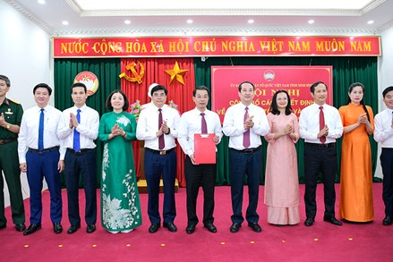 Uỷ ban MTTQ Việt Nam tỉnh Ninh Bình công bố các Quyết định về công tác tổ chức và cán bộ
