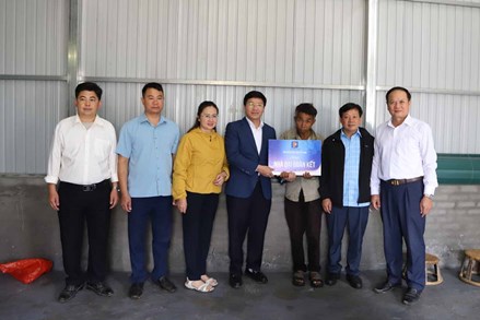 Ủy ban MTTQ Việt Nam tỉnh Điện Biên chung tay xóa nhà tạm cho hộ nghèo