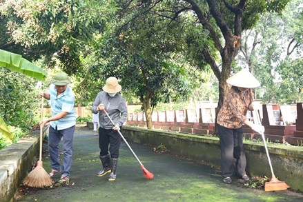 MTTQ xã Dương Hòa ra quân làm đẹp nghĩa trang liệt sĩ