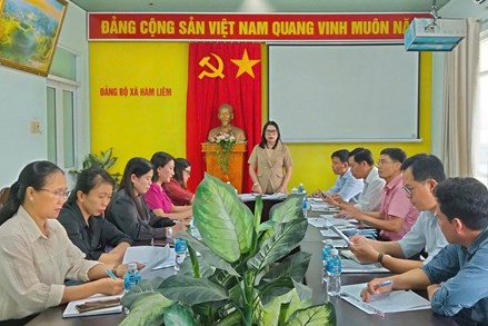 Phó Chủ tịch Ủy ban MTTQ Việt Nam tỉnh Lâm Đồng Bố Thị Xuân Linh làm việc với Ủy ban MTTQ Việt Nam cấp xã