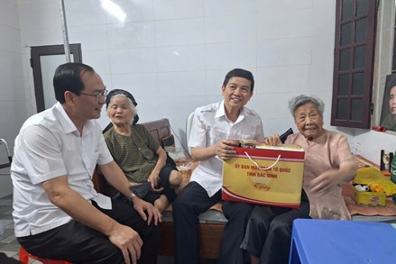 Ủy ban MTTQ tỉnh Bắc Ninh thăm tặng quà nhân Ngày Thương binh - Liệt sỹ
