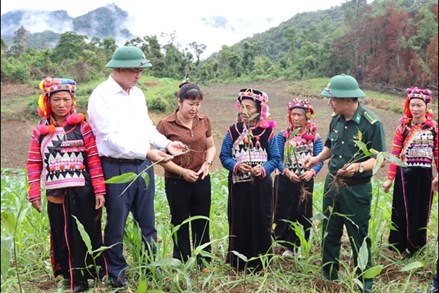 Chung sức xây dựng nông thôn mới ở bản biên giới Tả Ló San