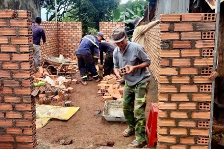 Chung sức vì cuộc sống an cư cho người nghèo