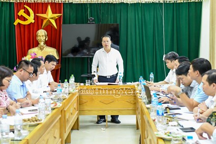 Đồng chí Phó Bí thư Tỉnh ủy, Chủ tịch Ủy ban MTTQ Việt Nam tỉnh Hưng Yên Nguyễn Mạnh Hùng làm việc với xã Tiên Lữ