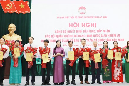 Bắc Ninh công bố quyết định bàn giao, tiếp nhận các hội quần chúng do Đảng, Nhà nước giao nhiệm vụ về MTTQ tỉnh