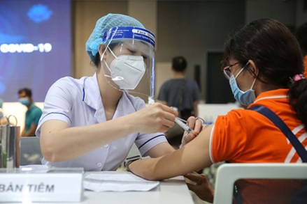 Ngày 1/11: Cả nước thêm 5.598 ca nhiễm COVID-19, xuất hiện nhiều ổ dịch mới trong cộng đồng