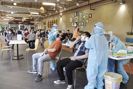 Ngày 4/11: Việt Nam ghi nhận 6.580 ca nhiễm mới COVID-19, nhiều tỉnh đổi màu cấp độ dịch; Hà Nội thêm 104 ca, trong đó 64 ca cộng đồng 