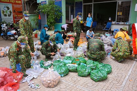 Những ngôi 'sao vuông' thầm lặng trên tuyến đầu chống dịch COVID-19