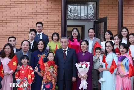 Tổng Bí thư Tô Lâm gặp gỡ cán bộ Đại sứ quán và cộng đồng người Việt Nam tại Kazakhstan