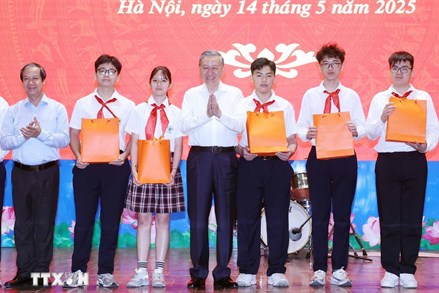 Tổng Bí thư: Thúc đẩy đổi mới sáng tạo, không để học sinh nào bị bỏ lại phía sau