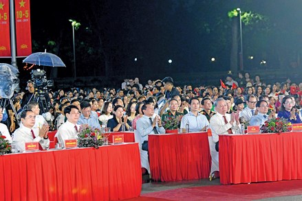 Tổng Bí thư Tô Lâm dự Chương trình nghệ thuật đặc biệt “Người là Hồ Chí Minh“