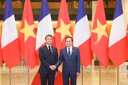 Chủ tịch Quốc hội Trần Thanh Mẫn hội kiến Tổng thống Cộng hòa Pháp