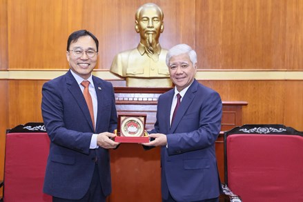 Chủ tịch Đỗ Văn Chiến tiếp Đại sứ đặc mệnh toàn quyền Hàn Quốc tại Việt Nam