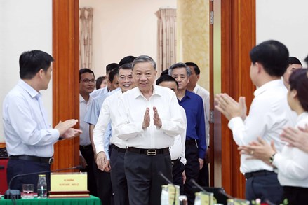 Tăng cường công tác bảo vệ chính trị nội bộ trong quá trình sắp xếp, tinh gọn tổ chức bộ máy của hệ thống chính trị hiện nay