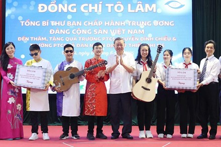Tổng Bí thư Tô Lâm thăm hai trường học chuyên biệt tại Hà Nội