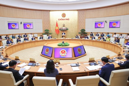 Thủ tướng Phạm Minh Chính: Biểu dương tinh thần 'làm ngày, làm đêm, làm thêm ngày nghỉ'