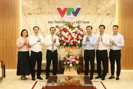Phó Bí thư Đảng ủy MTTQ, các đoàn thể Trung ương Nguyễn Thái Học thăm, chúc mừng các cơ quan báo chí