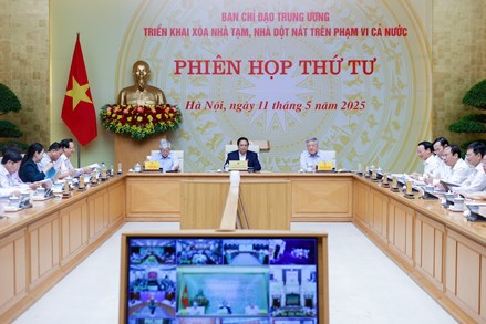 Thủ tướng yêu cầu quyết liệt, thần tốc hơn nữa, quyết tâm xoá nhà tạm, nhà dột nát trước 31/8/2025
