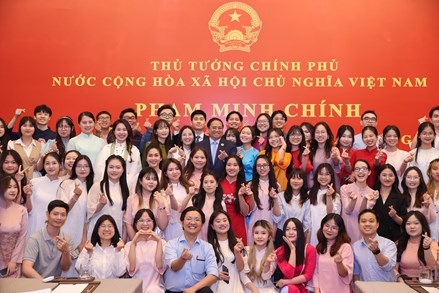 Thủ tướng gặp gỡ cộng đồng người Việt Nam tại Trung Quốc