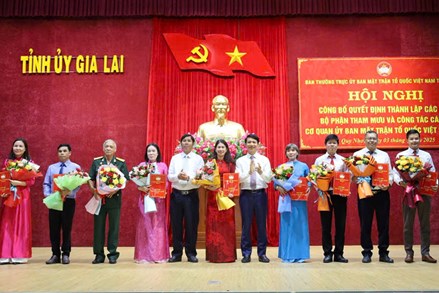 Ủy ban MTTQ tỉnh Gia Lai công bố quyết định thành lập các ban tham mưu, giúp việc và công tác cán bộ