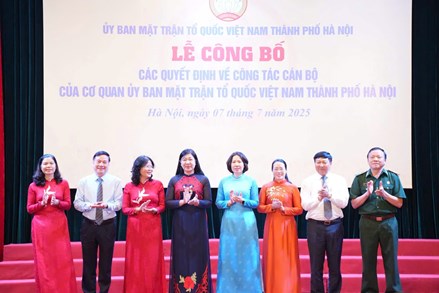 Hà Nội: Công bố các quyết định về công tác cán bộ cơ quan Ủy ban Mặt trận Tổ quốc Việt Nam thành phố