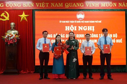 Ủy ban MTTQ Việt Nam thành phố Huế tổ chức Lễ công bố các quyết định về công tác cán bộ 