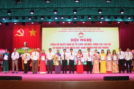 Ủy ban MTTQ Việt Nam thành phố Hải Phòng công bố các Quyết định về tổ chức bộ máy và công tác cán bộ