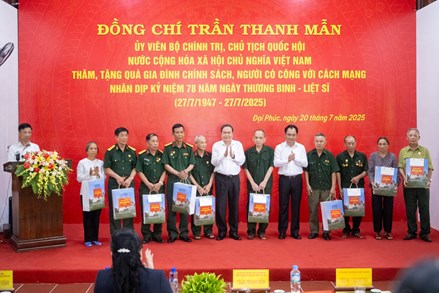 Chủ tịch Quốc hội Trần Thanh Mẫn tri ân người có công tại Thái Nguyên