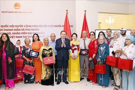 Chủ tịch Quốc hội Trần Thanh Mẫn gặp mặt cộng đồng người Việt Nam tại Morocco