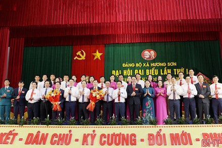 Thường trực Ban Bí thư Trần Cẩm Tú dự Đại hội Đảng bộ xã Hương Sơn lần thứ nhất, nhiệm kỳ 2025-2030