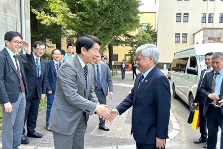Chủ tịch Ủy ban Trung ương MTTQ Việt Nam Đỗ Văn Chiến thăm Đại học Khoa học Tokyo và giao lưu với sinh viên Việt Nam