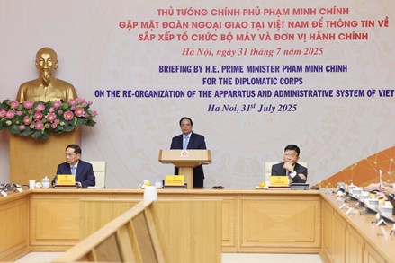 Thủ tướng gặp mặt Đoàn Ngoại giao tại Hà Nội thông tin về sắp xếp tổ chức bộ máy
