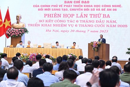 Khẩn trương xây dựng Nghị định về xếp loại, đánh giá công chức theo KPI để bắt đầu thực hiện từ 1/1/2026