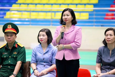 Phó Chủ tịch UBTƯ MTTQ Việt Nam, Chủ tịch Hội LHPNVN Nguyễn Thị Tuyến thăm, động viên khối Phụ nữ Việt Nam tham gia diễu hành A80