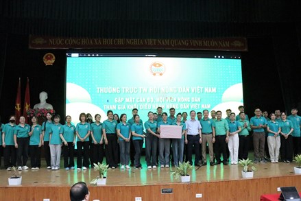 Phó Chủ tịch UBTƯ MTTQ Việt Nam, Chủ tịch Trung ương Hội ND Việt Nam Lương Quốc Đoàn gặp mặt Khối diễu hành “Nông dân Việt Nam”