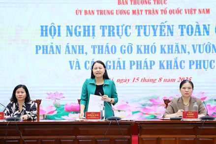 Ban Thường trực UBTƯ MTTQ Việt Nam lắng nghe những khó khăn, vướng mắc và các giải pháp khắc phục trong việc sắp xếp, tinh gọn tổ chức bộ máy