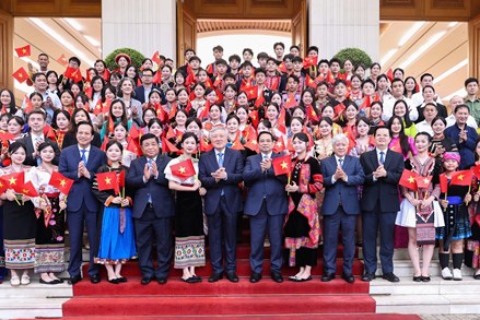 Hội nghị tổng kết chương trình và phong trào thi đua xóa nhà tạm, nhà dột nát