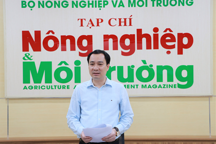 Các thành viên Hội đồng sơ khảo chấm giải công tâm, lựa chọn 30 tác phẩm báo in vào vòng chung khảo