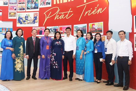 Phó Chủ tịch Hà Thị Nga thăm không gian triển lãm của Ủy ban Trung ương MTTQ Việt Nam với chủ đề 'Kiến tạo, phát triển'