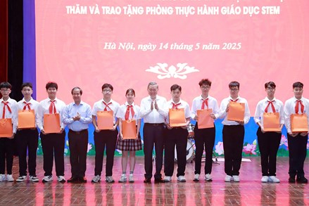 Tổng Bí thư Tô Lâm ký ban hành Nghị quyết của Bộ Chính trị về đột phá phát triển giáo dục và đào tạo