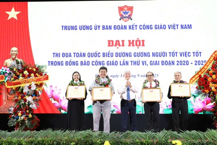 Lan tỏa ngàn đóa hoa người tốt việc tốt của đồng bào Công giáo trong vườn hoa muôn màu, muôn sắc của dân tộc Việt Nam