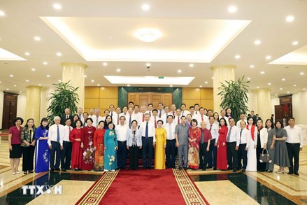 Tổng Bí thư Tô Lâm gặp mặt Ban Thường vụ Trung ương Hội Khuyến học Việt Nam