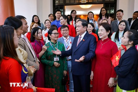 Chủ tịch Quốc hội Trần Thanh Mẫn thăm Đại sứ quán, gặp gỡ cộng đồng người Việt Nam tại Malaysia