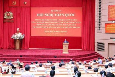 Người dân là trung tâm, chủ thể của phòng ngừa, ứng phó với các đe dọa an ninh phi truyền thống