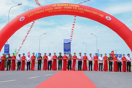 Thủ tướng: Khai thác cầu Phong Châu mới 'xứng đáng với mong mỏi và những giọt nước mắt của người dân'