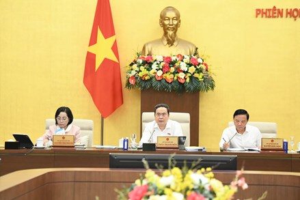 Ủy ban Thường vụ Quốc hội ý kiến về dự án Luật Viên chức sửa đổi: Xây dựng đội ngũ viên chức chuyên nghiệp, thực hiện chế độ linh hoạt trong tuyển dụng 