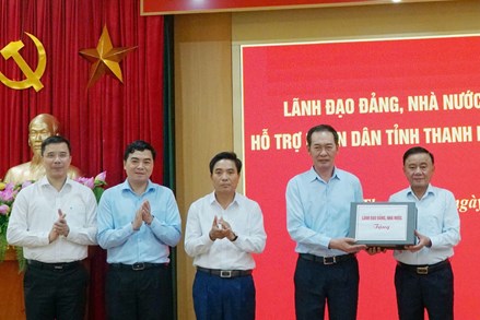 Thường trực Ban Bí thư Trần Cẩm Tú thăm hỏi, động viên Đảng bộ, chính quyền, Nhân dân tỉnh Thanh Hóa khắc phục hậu quả bão số 10