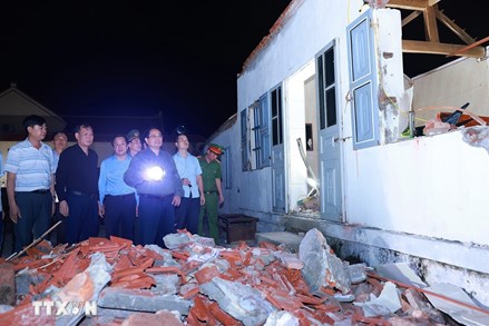 Thủ tướng Phạm Minh Chính kiểm tra thực tế, chỉ đạo khắc phục hậu quả bão số 10 tại Ninh Bình