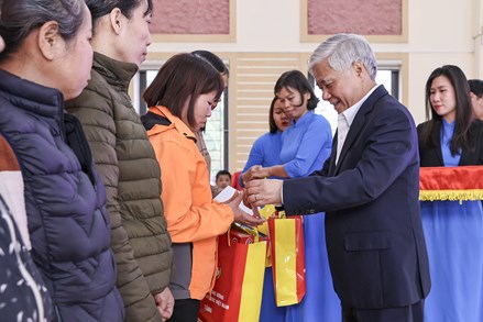 Ủy ban Trung ương MTTQ Việt Nam ban hành hướng dẫn triển khai Tháng cao điểm “Vì người nghèo” năm 2025 từ ngày 17/10 đến 18/11/2025