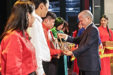 Chương trình “65 năm nghĩa tình Việt Nam - Cuba” đã chạm tới trái tim của mọi người Việt Nam với 615 tỷ đồng gửi tới nhân dân Cuba anh em